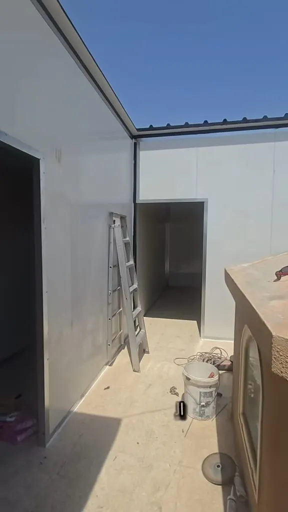 أفضل مقاول سندويش بانل في جدة | تركيب وتوريد بأسعار تنافسية 