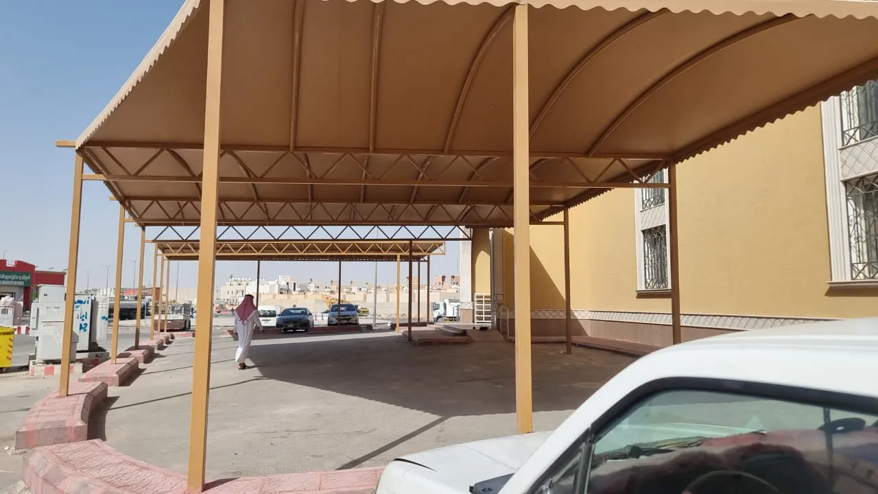 تركيب مظلات مشاريع مواقف سيارات في حي المحاميد 