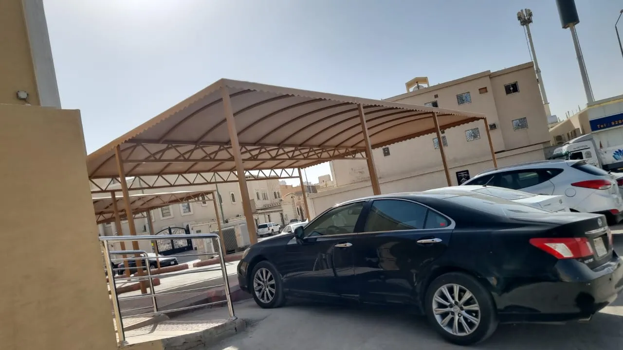 تركيب مظلات مشاريع مواقف سيارات في حي المحاميد 