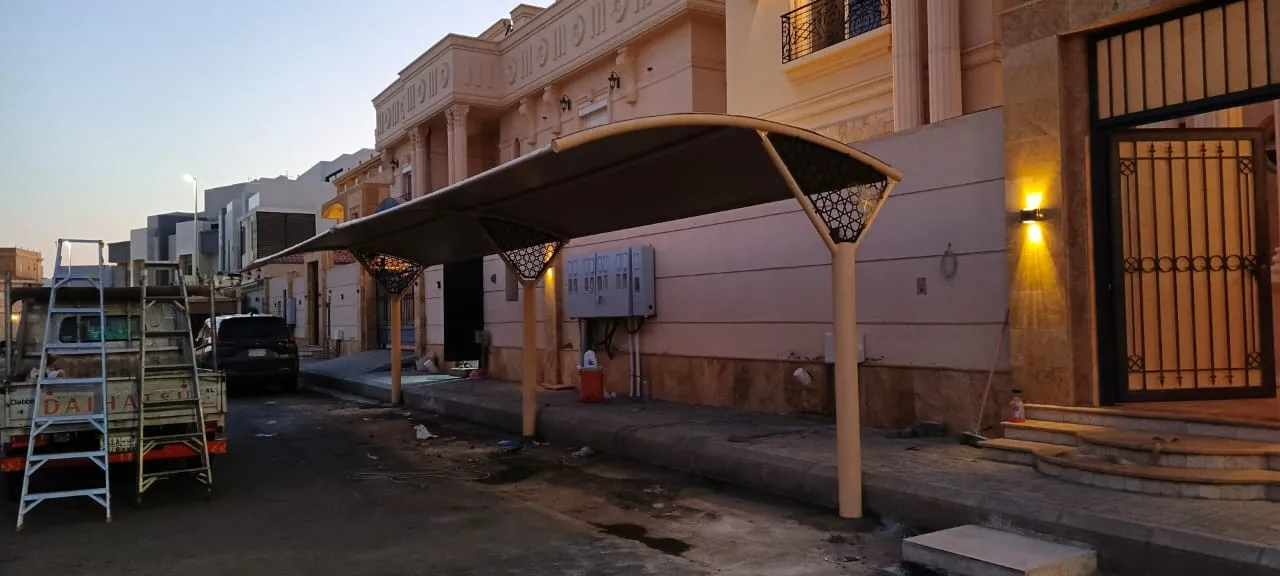 تركيب مظلات في حي الزهراء 