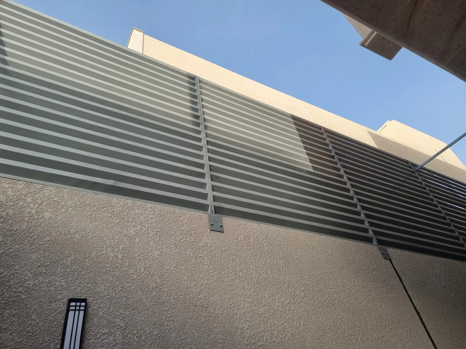 تركيب مظلات وسواتر حي ألواحه