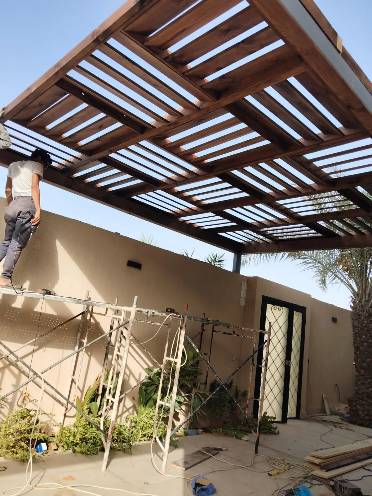 تركيب مظلات خشبية وحديدية حي الصالحية