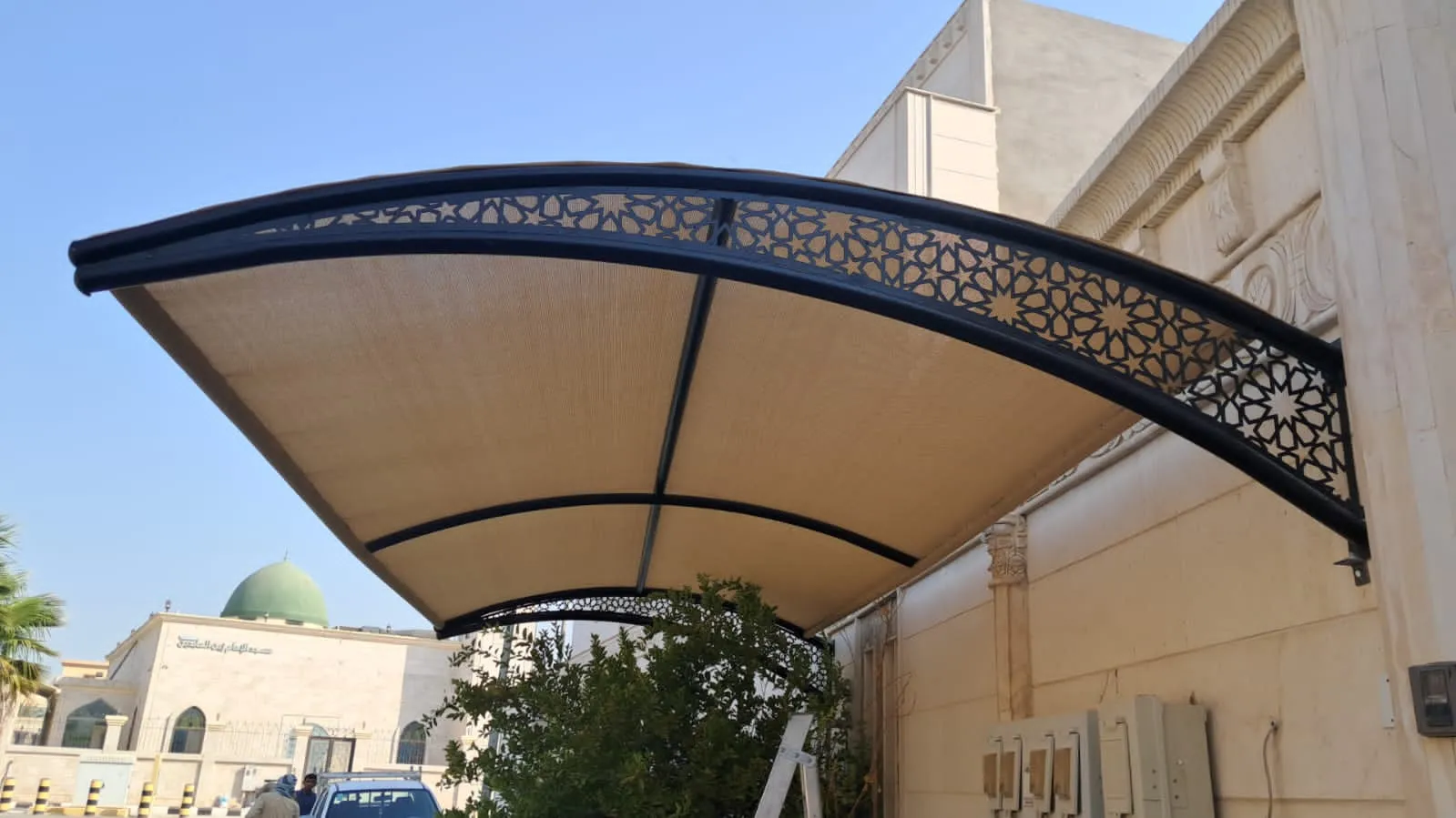 تركيب مظلات وسواتر في حي قويزه