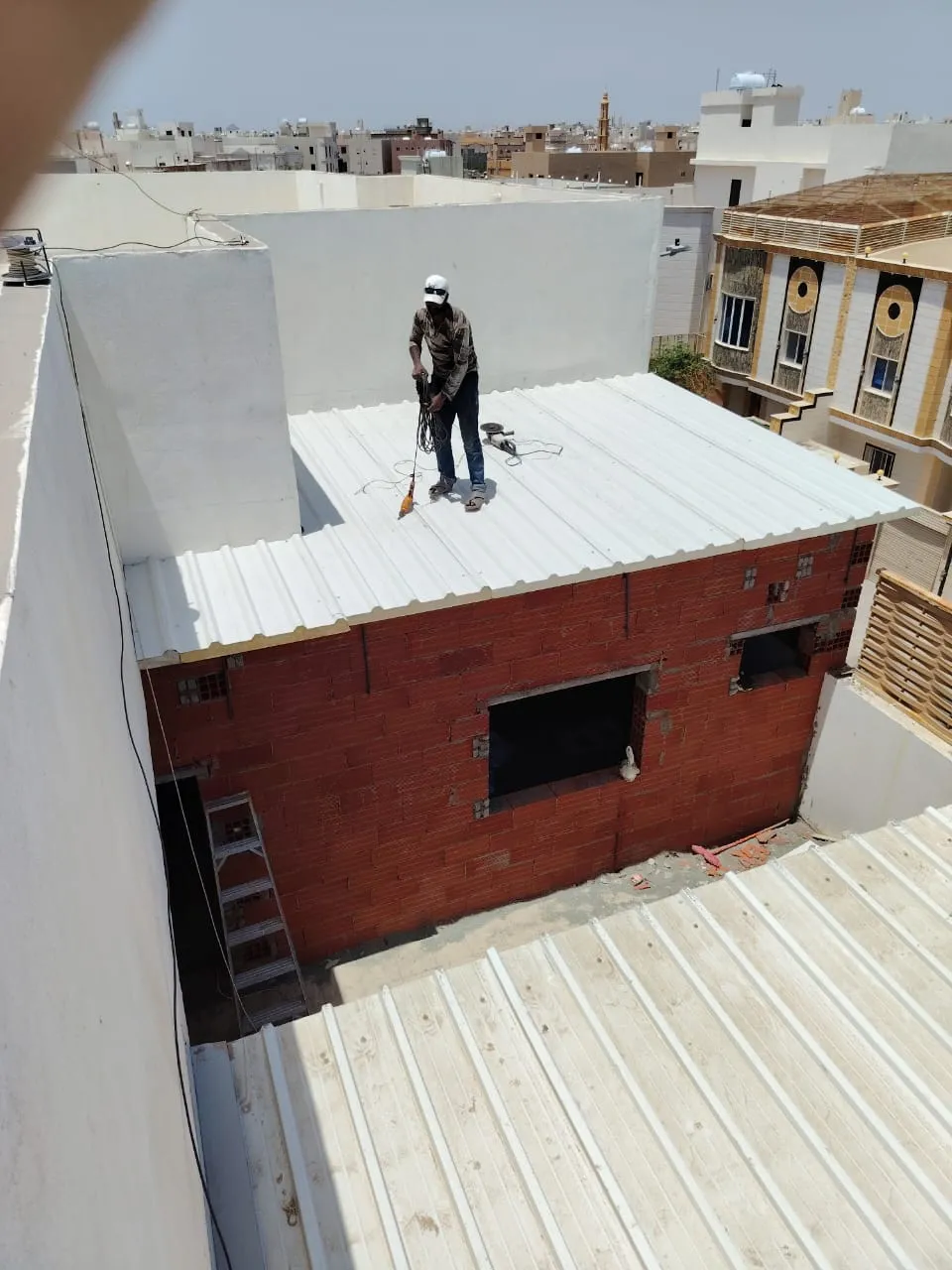 مقاول بناء ملاحق ساندوتش بانل في حي طيبه بجدة 