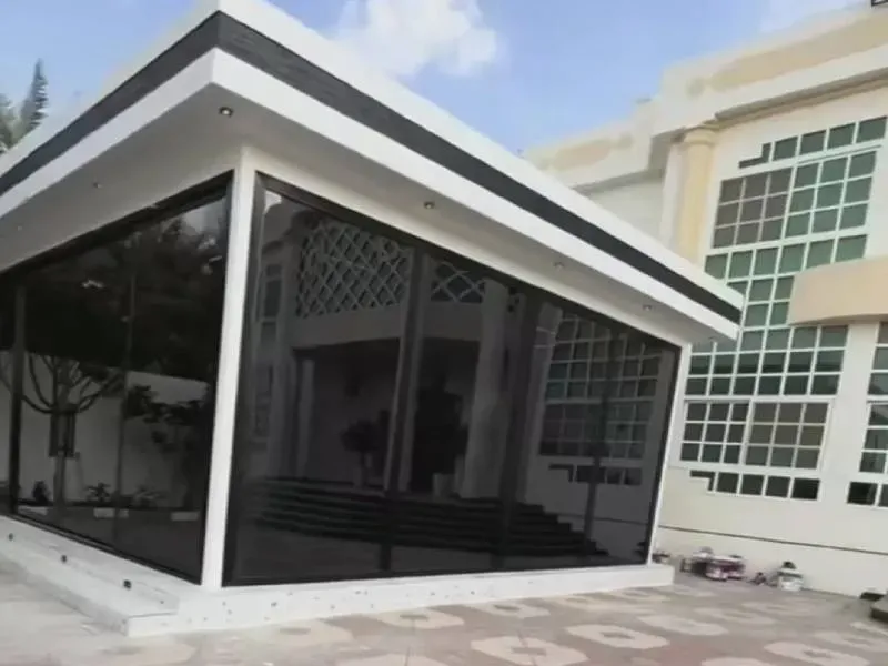 مجالس خارجية زجاجية للضيوف في جدة