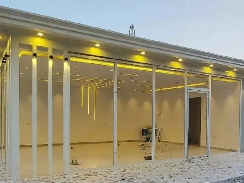 مجالس خارجية زجاجية للضيوف في جدة