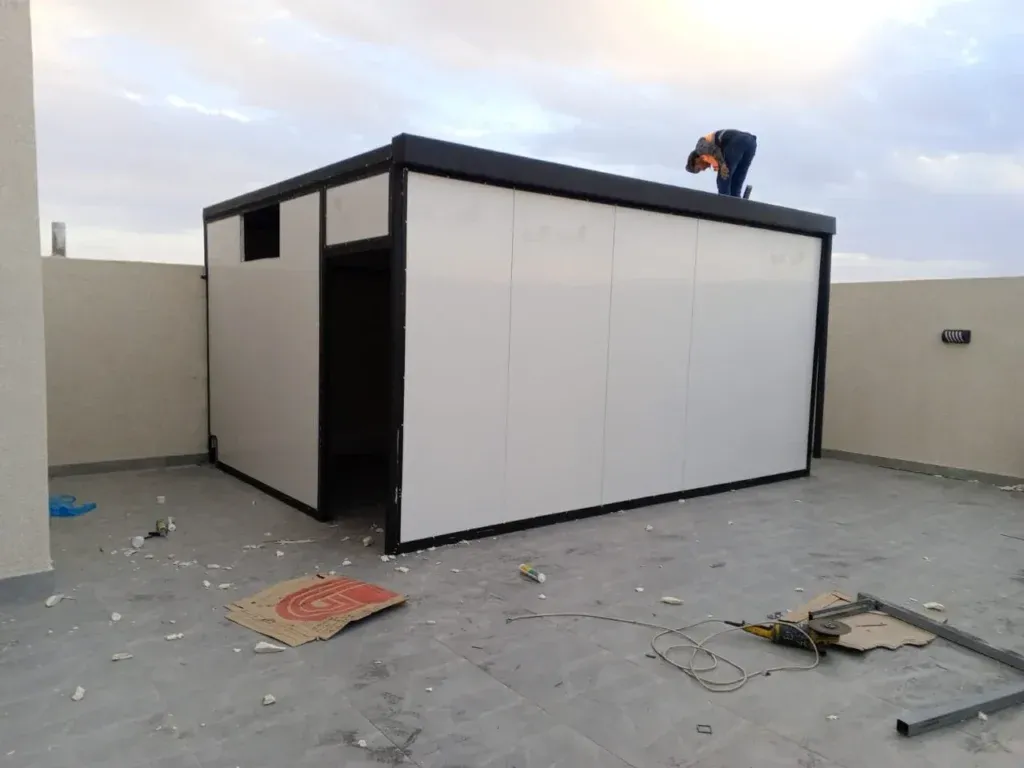 مجالس خارجية زجاجية للضيوف في جدة