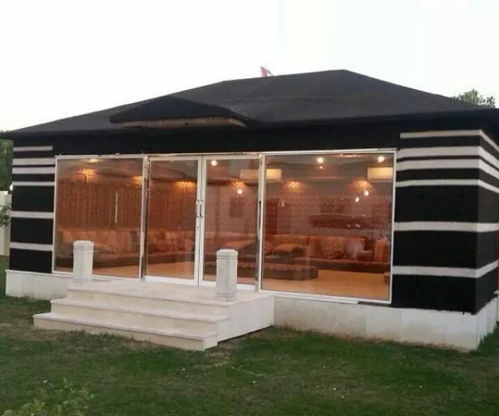 مجالس خارجية زجاجية للضيوف في جدة