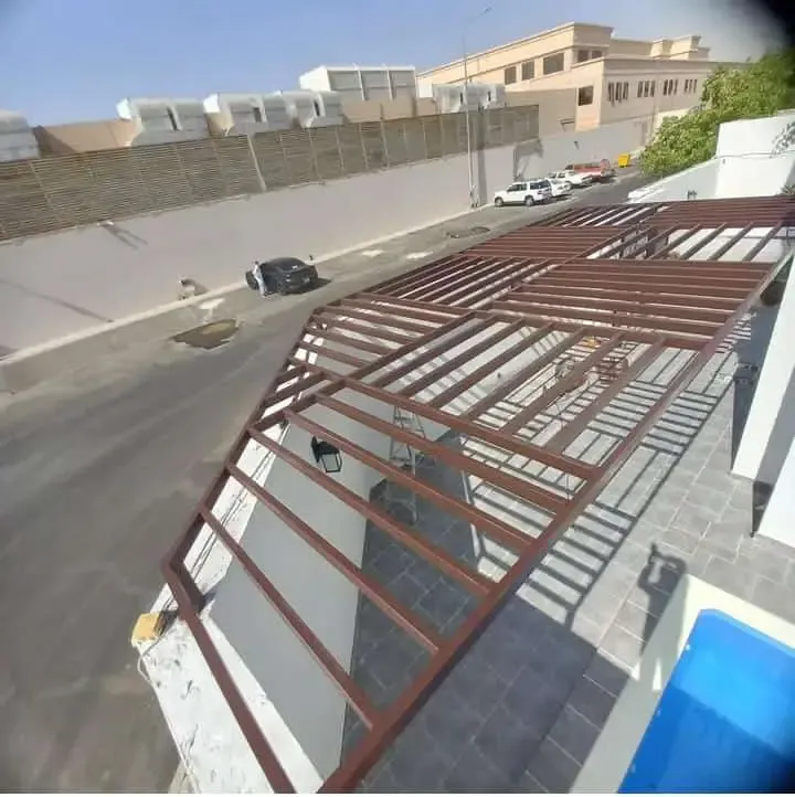 مظلات خارجية للمنازل في حي الحرزات بجدة