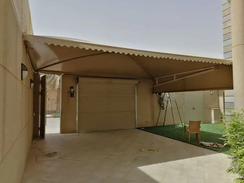 مظلات خارجية للمنازل في حي الحرزات بجدة