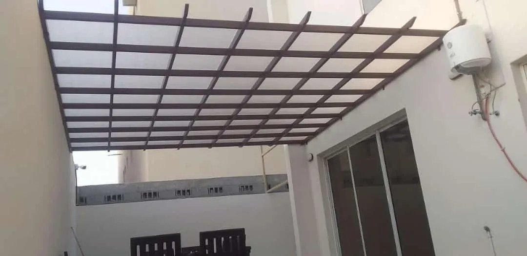 مظلات خارجية للمنازل في حي الحرزات بجدة