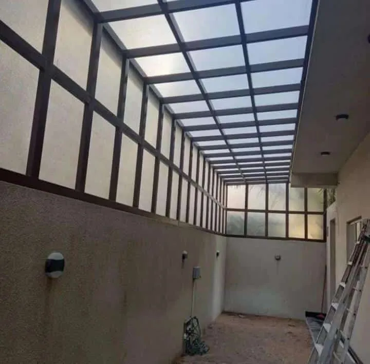 مظلات خارجية للمنازل في حي الحرزات بجدة