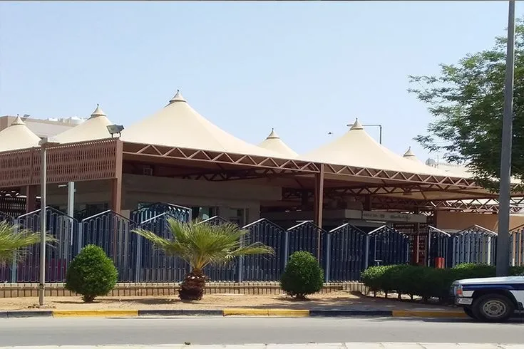 تركيب مظلات سيارات مقص ومداخل منازل جدة