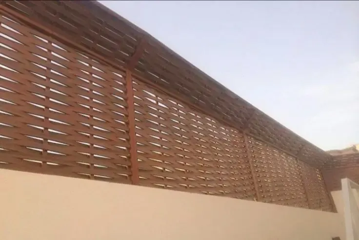 سواتر بديل الخشب: جمال الخشب ومتانة المستقبل بجدة 