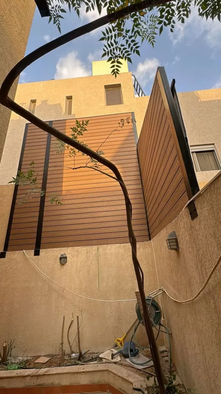 سواتر بديل الخشب: جمال الخشب ومتانة المستقبل بجدة 