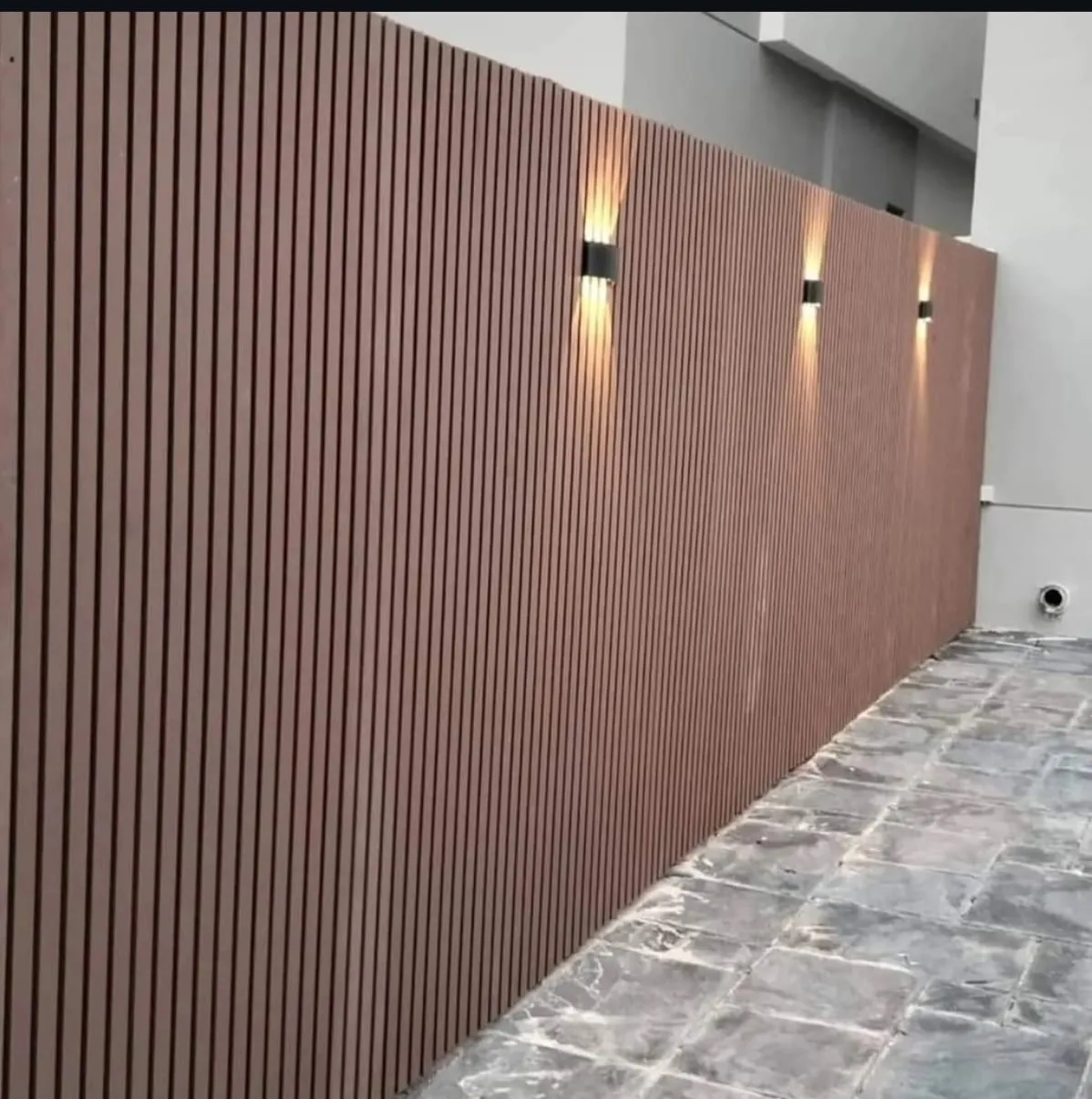 سواتر بديل الخشب: جمال الخشب ومتانة المستقبل بجدة 