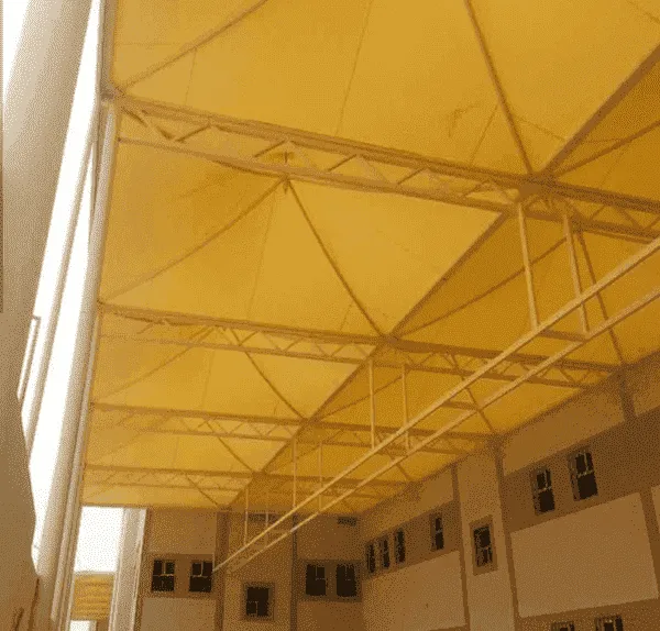 مظلات تغطية ساحات المدارس في حي الصفوة بجدة 