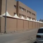 مظلات تغطية ساحات المدارس في حي الصفوة بجدة 