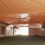 مظلات تغطية ساحات المدارس في حي الصفوة بجدة 