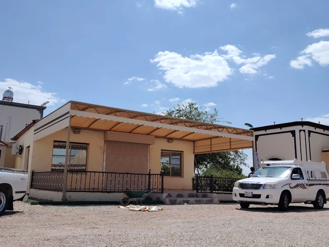 تركيب مظلات حي الحمراء: الحل الأمثل لحماية المساحات المفتوحة