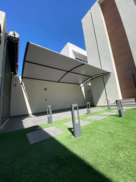 تركيب مظلات حي الحمراء: الحل الأمثل لحماية المساحات المفتوحة