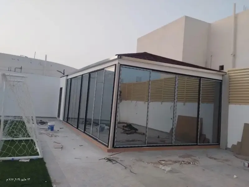 مقاول بناء مجالس زجاجية أنيقة وبسيطة بأقل تكلفة بحي الفيصليه
