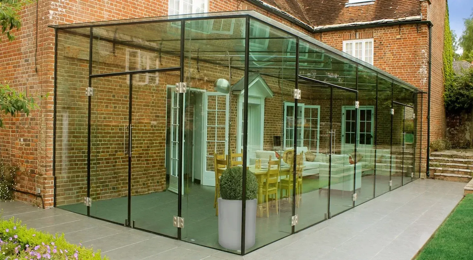 مقاول بناء مجالس زجاجية أنيقة وبسيطة بأقل تكلفة بحي الفيصليه