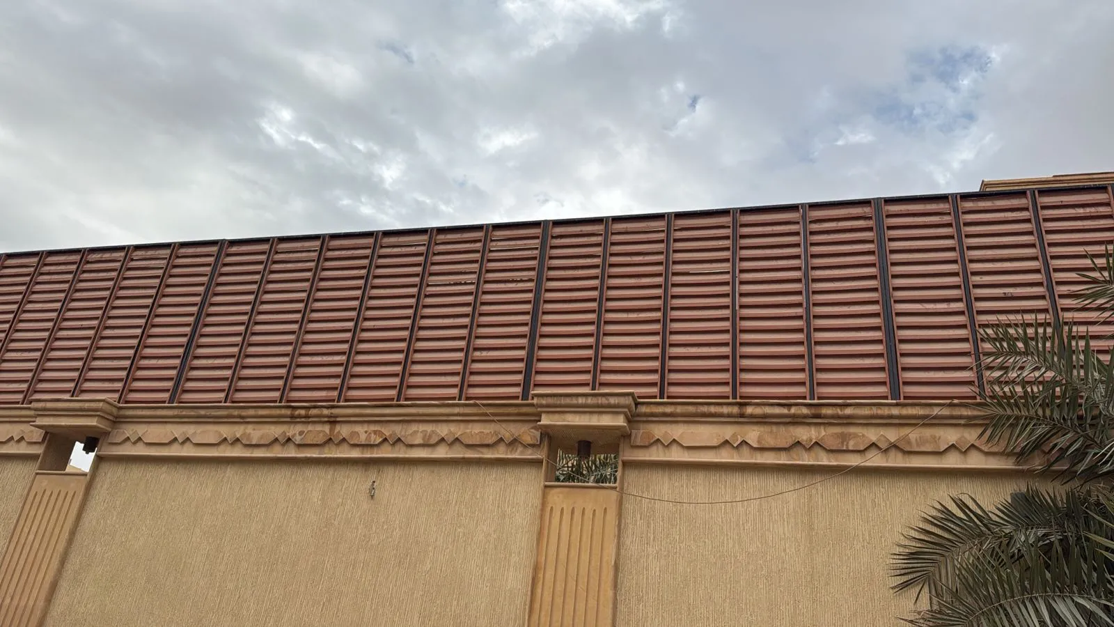 مظلات وسواتر حي الزهراء لأحواش الفلل دليل الفخامة والحماية 