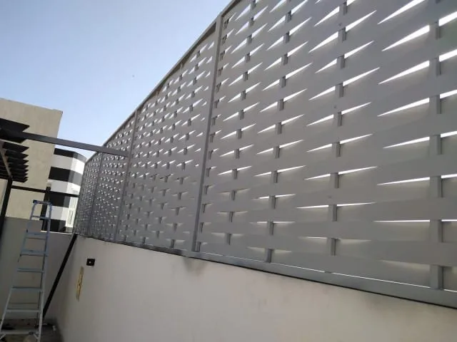 مظلات وسواتر حي الزهراء لأحواش الفلل دليل الفخامة والحماية 