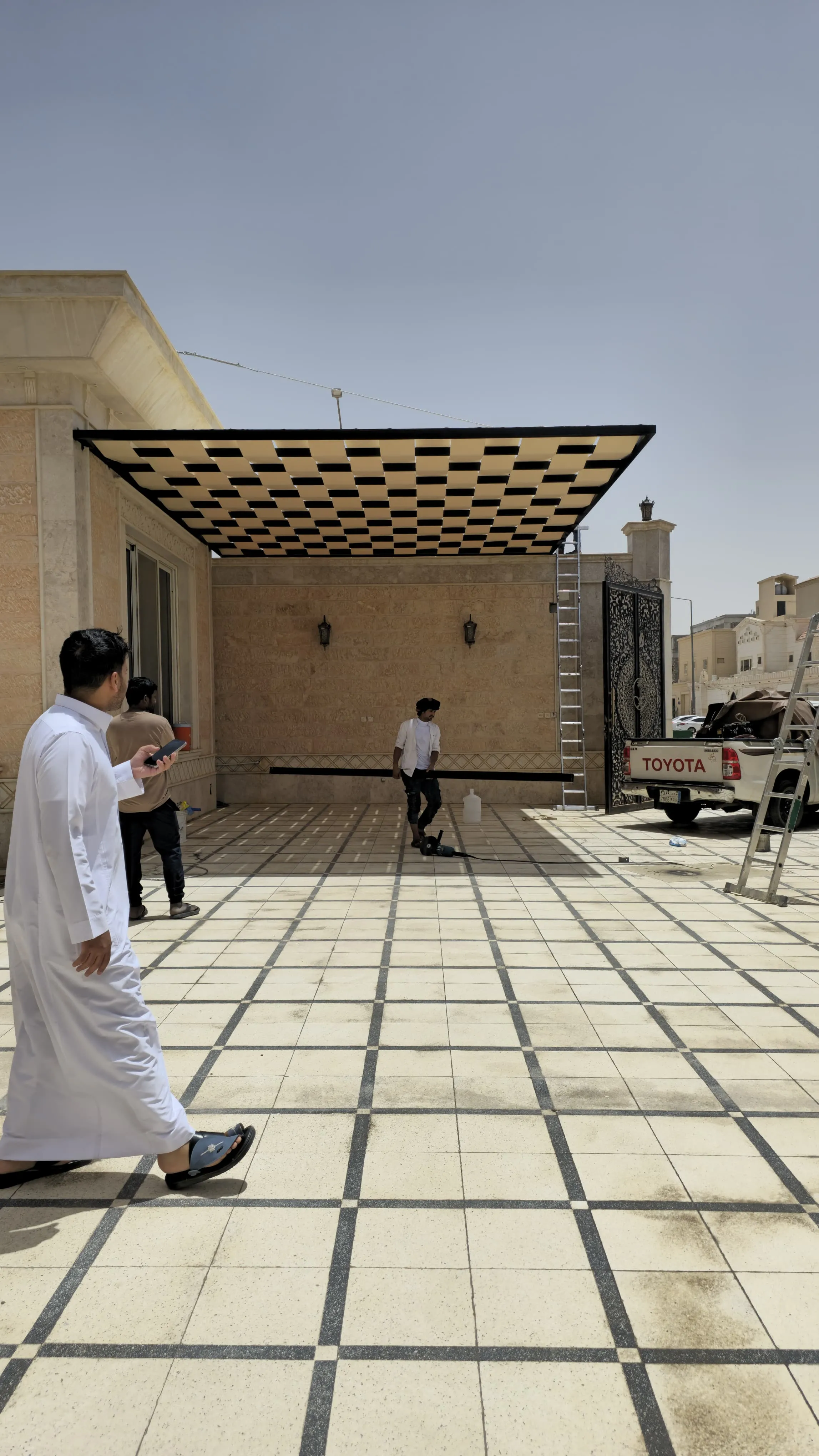 مظلات وسواتر حي الزهراء لأحواش الفلل دليل الفخامة والحماية 