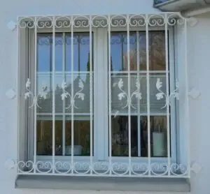 حداد منتقل في تركيب أبواب وشبابيك ونوافذ في جدة بجودة عالية