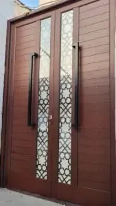 حداد منتقل في تركيب أبواب وشبابيك ونوافذ في جدة بجودة عالية