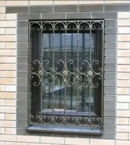 حداد منتقل في تركيب أبواب وشبابيك ونوافذ في جدة بجودة عالية