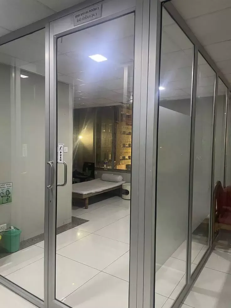 ملاحق خارجية|تركيب ملاحق ساندوتش بانل | ملاحق زجاجية فخمة