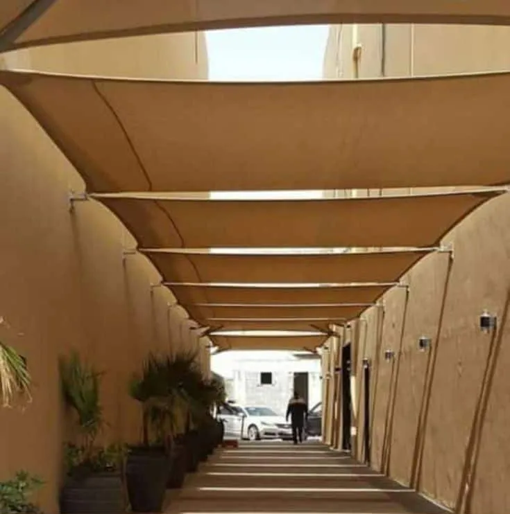 تحويل الفناء إلى واحة بجدة:للمظلات والحدائق ومظلات