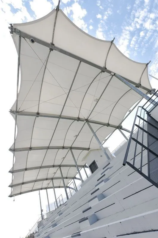 تحويل الفناء إلى واحة بجدة:للمظلات والحدائق ومظلات