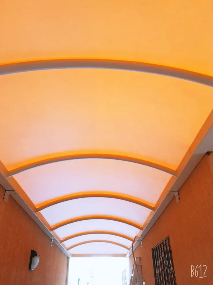 تركيب مظلات مداخل للمدارس والمنازل في جدة: حماية، فخامة