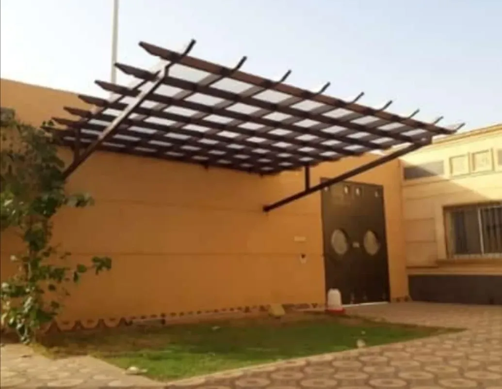 حداد مظلات مداخل فلل في حي ابحرالشمالية: تصاميم مودرن