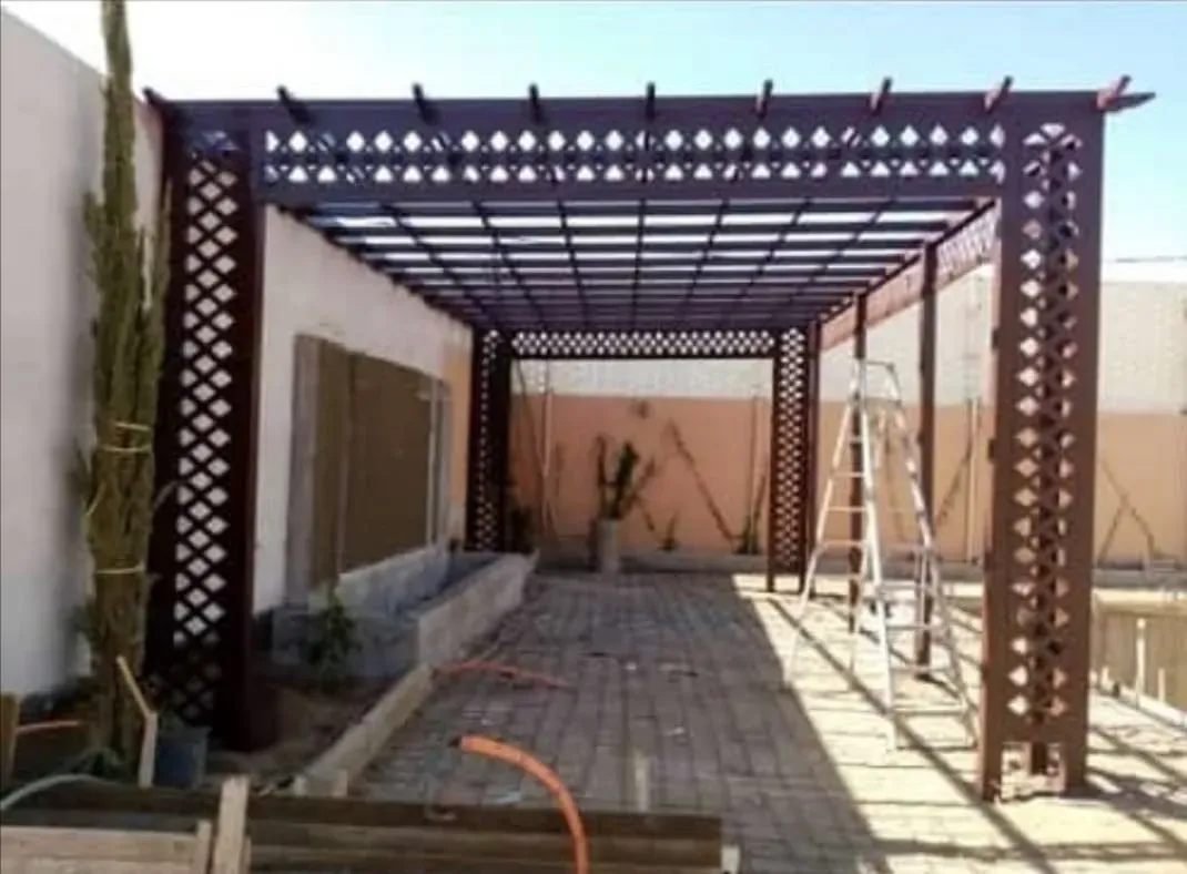 حداد مظلات مداخل فلل في حي ابحرالشمالية: تصاميم مودرن