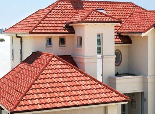 دليل تركيب قرميد الأسطح في جدة: الأنواع، الخطوات،والأسعار