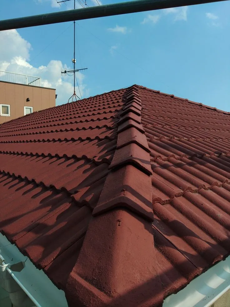 دليل تركيب قرميد الأسطح في جدة: الأنواع، الخطوات،والأسعار