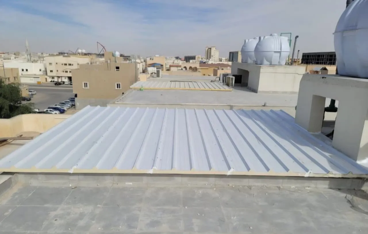 أفضل مقاول سندويش بانل في جدة | تركيب وتوريد بأسعار تنافسية 