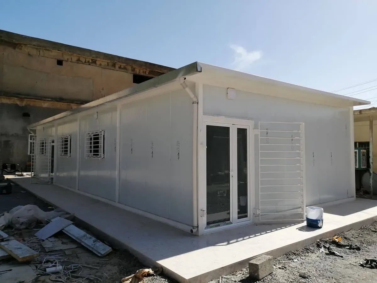 افضل تركيب ساندوتش بانل لبناء الملاحق والغرف في شمال جدة: