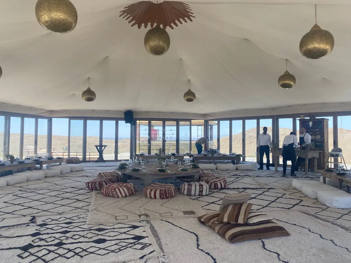 بناء خيمة زجاجية للفلل في جدة:تنفيذ بيوت شعر زجاجية مودرن
