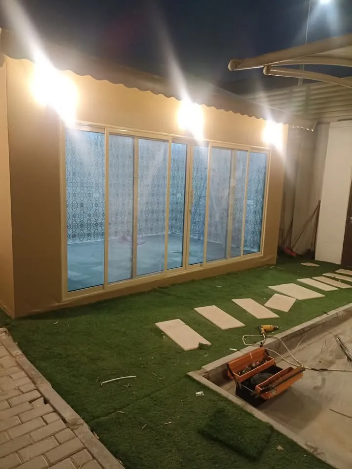 بناء خيمة زجاجية للفلل في جدة:تنفيذ بيوت شعر زجاجية مودرن